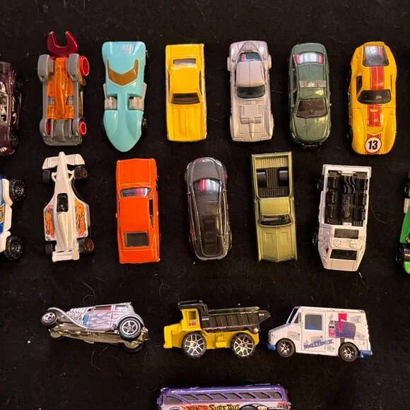 Vintage 21 Collectable Matchbox/Mattel Toy Cars* - Picture 4 of 6